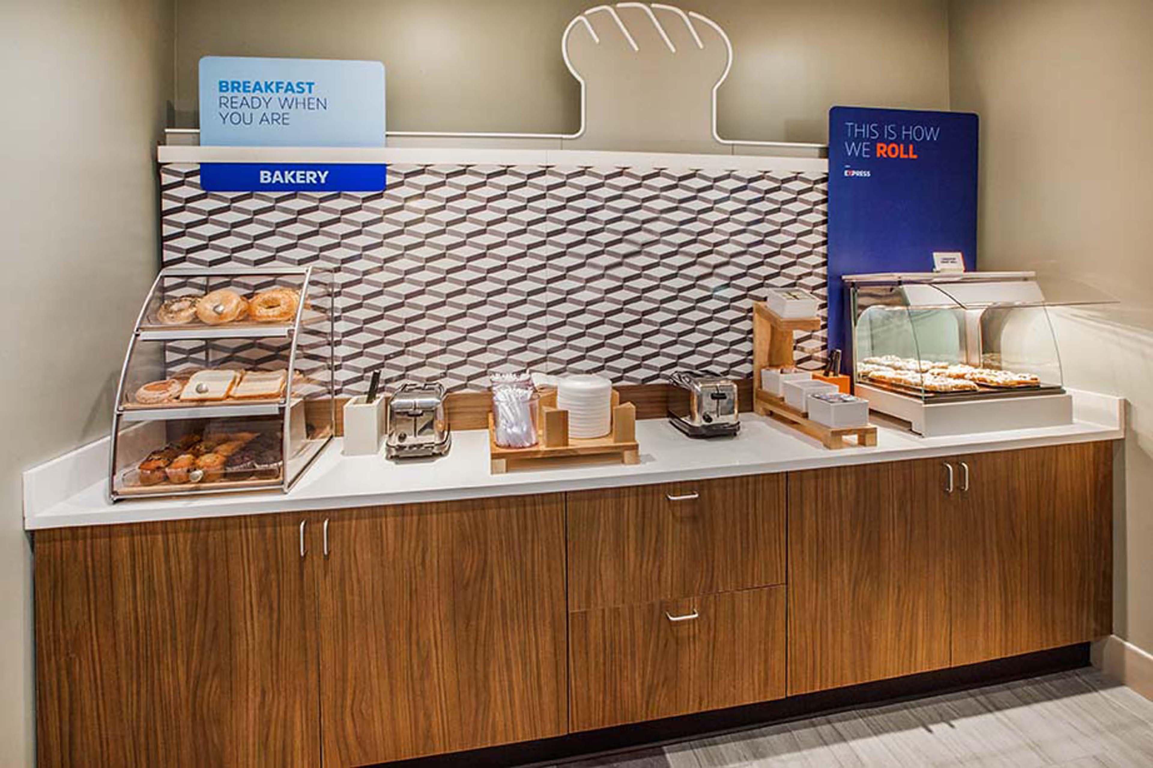 Holiday Inn Express & Suites Watsonville By Ihg Exterior foto