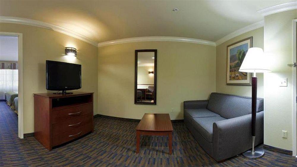 Holiday Inn Express & Suites Watsonville By Ihg Exterior foto