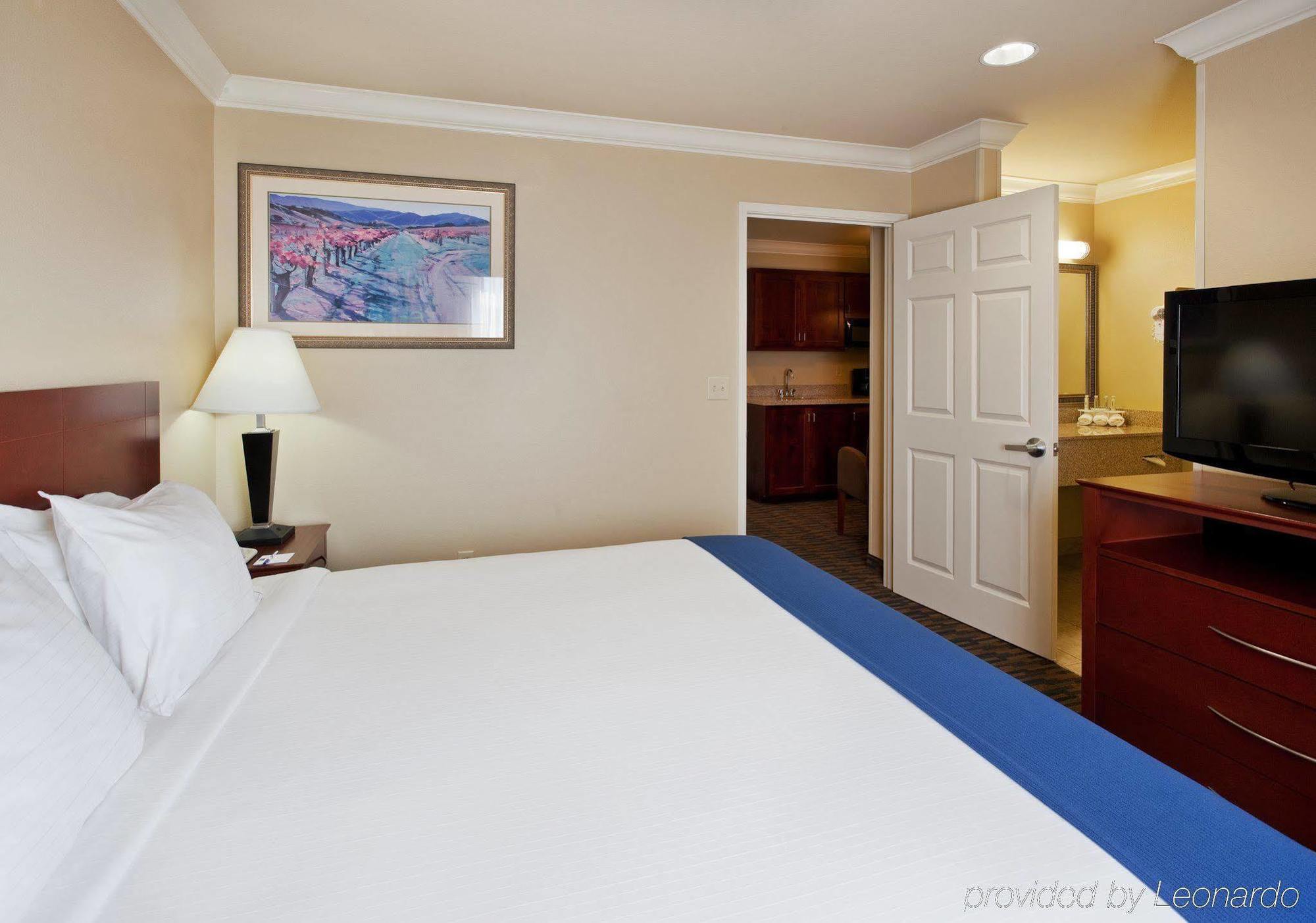 Holiday Inn Express & Suites Watsonville By Ihg Quarto foto