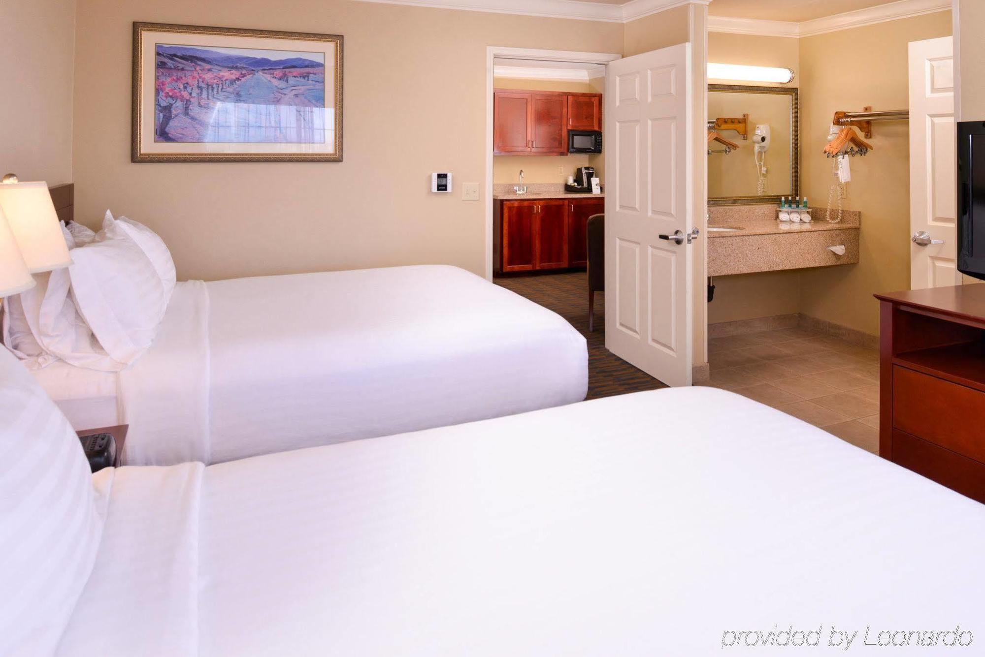 Holiday Inn Express & Suites Watsonville By Ihg Exterior foto