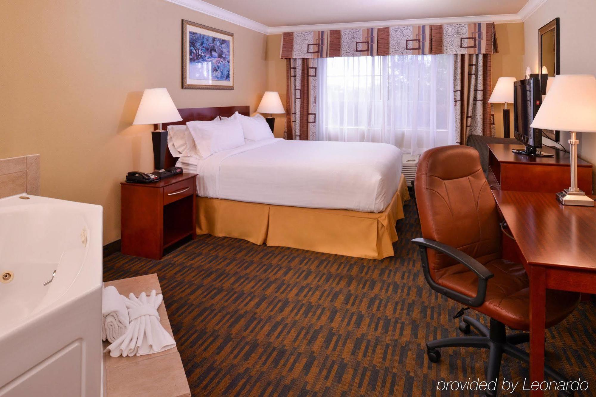 Holiday Inn Express & Suites Watsonville By Ihg Exterior foto