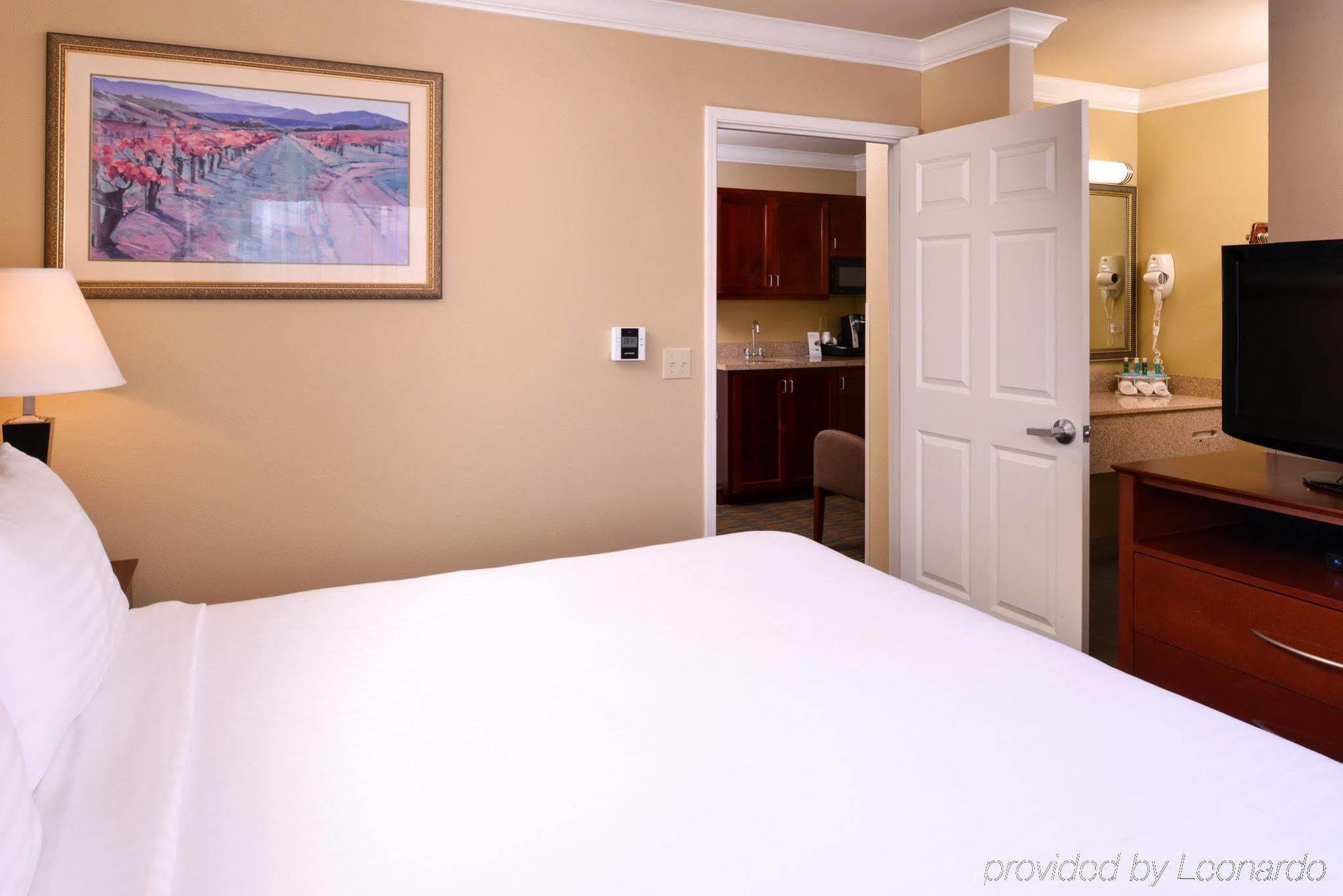 Holiday Inn Express & Suites Watsonville By Ihg Exterior foto
