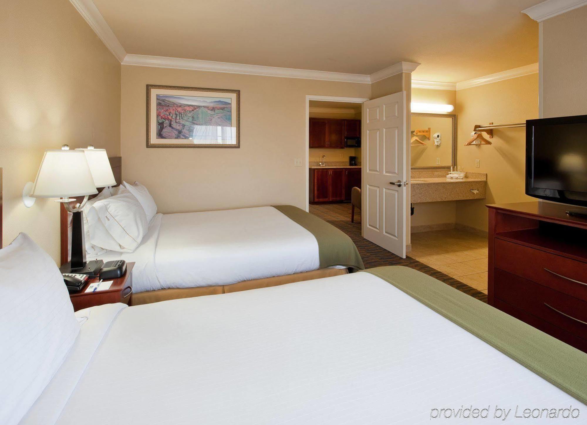 Holiday Inn Express & Suites Watsonville By Ihg Exterior foto