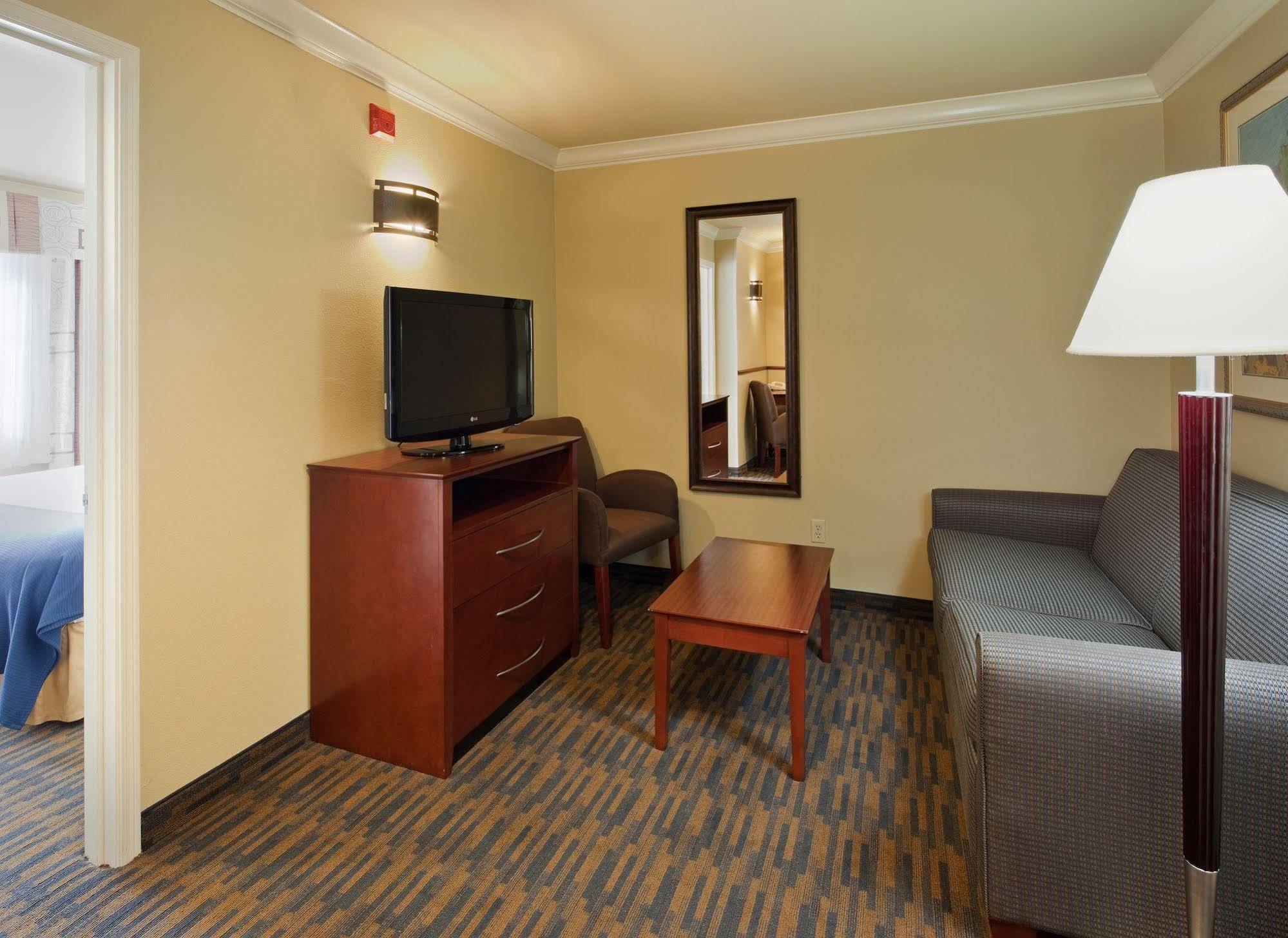 Holiday Inn Express & Suites Watsonville By Ihg Exterior foto